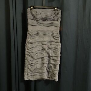 MONIQUE LHUILLIER BRIDESMAIDS
Strapless Mini Dress prom